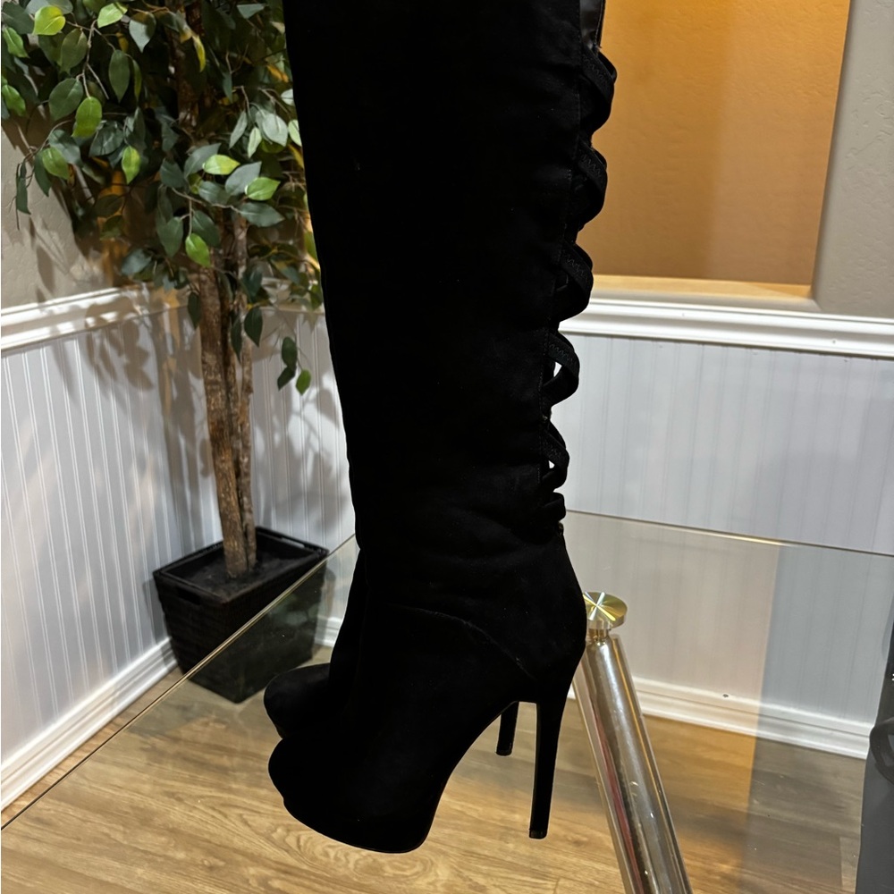 Black Women's Knee-High Boots